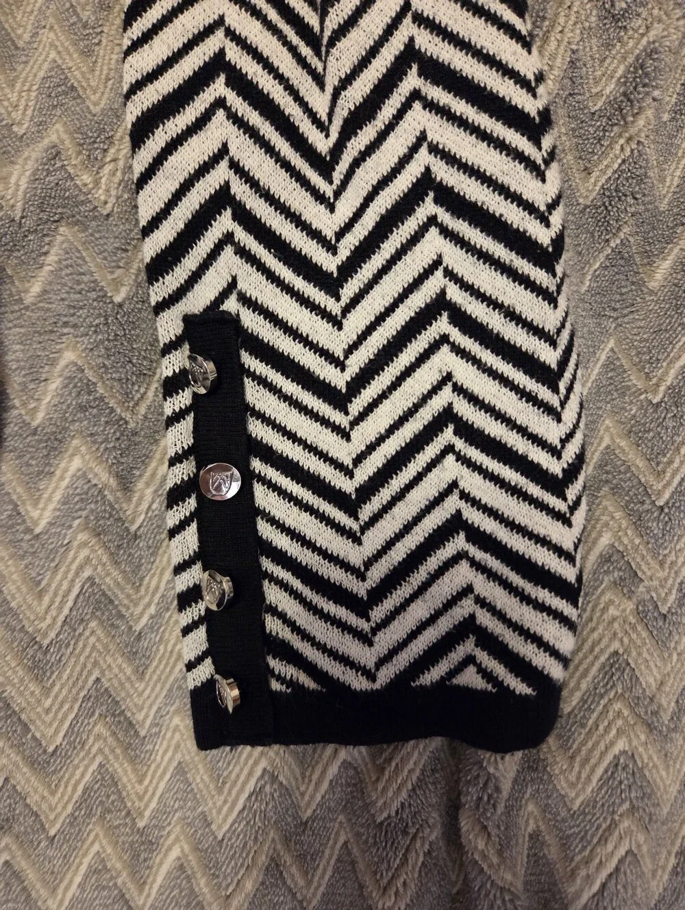 Chevron Pattern Sweater - Picture 4 of 4